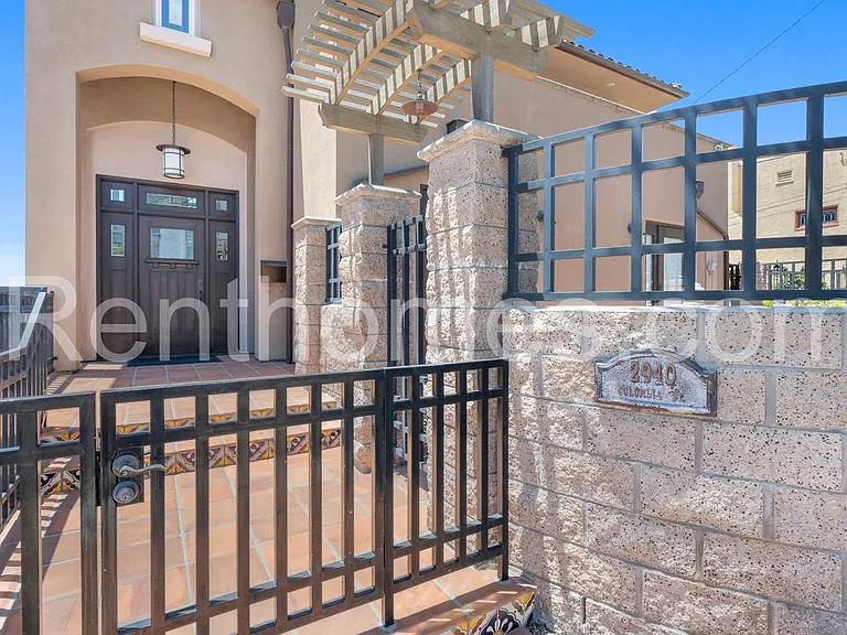 2940 Columbia St — Photo 5