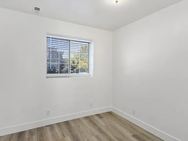 2340 N 790th St W — Photo 37