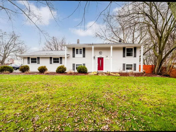 1381 W Glenlord Rd, Saint Joseph, MI 49085