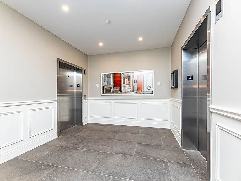 571 Prince Edward Dr N — Photo 15