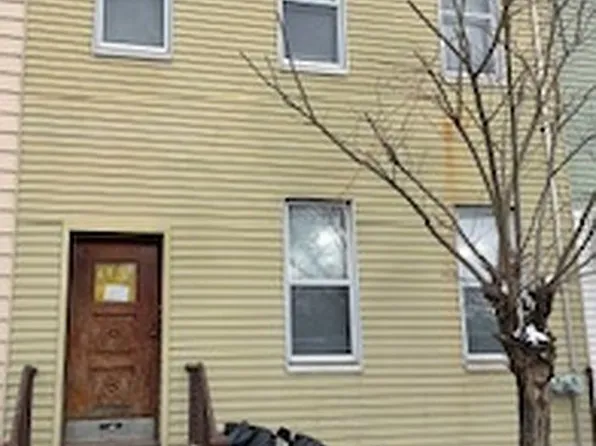 72-15 61st St #1-2, Ridgewood, NY 11385