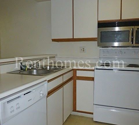 3rd image of 3790-A109 Florida St