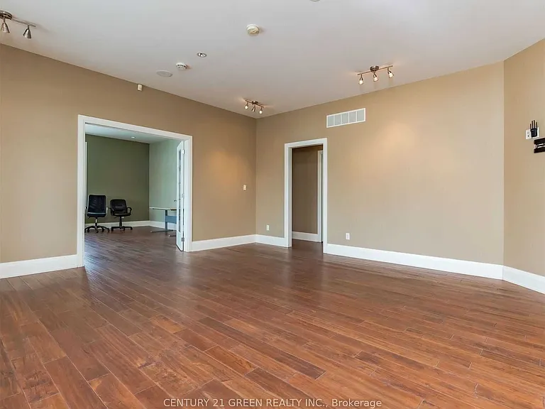 935689 Airport Rd — Photo 27