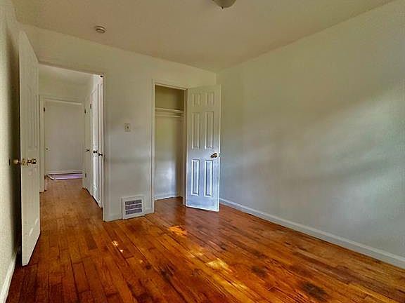 5th image of 19242 Moross Rd