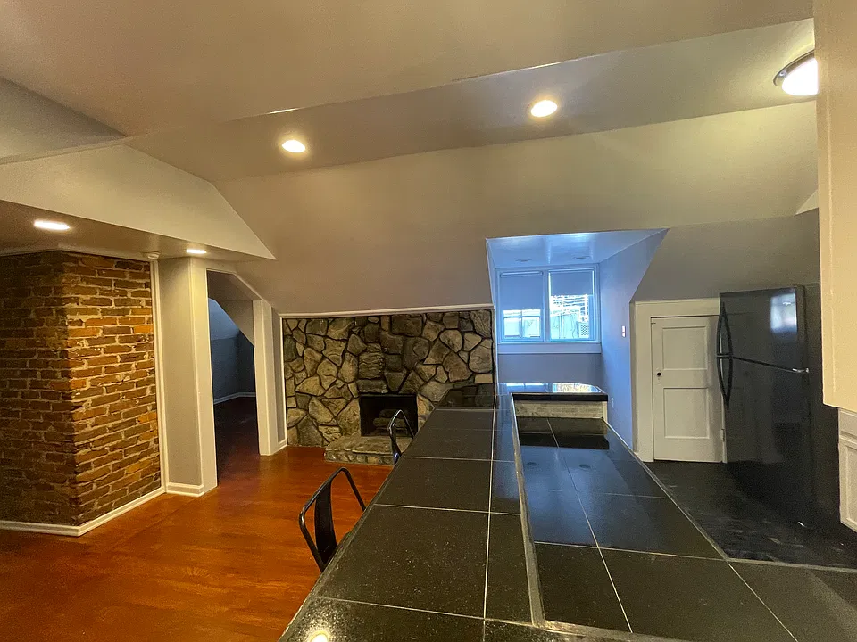951 Amsterdam Ave NE #3