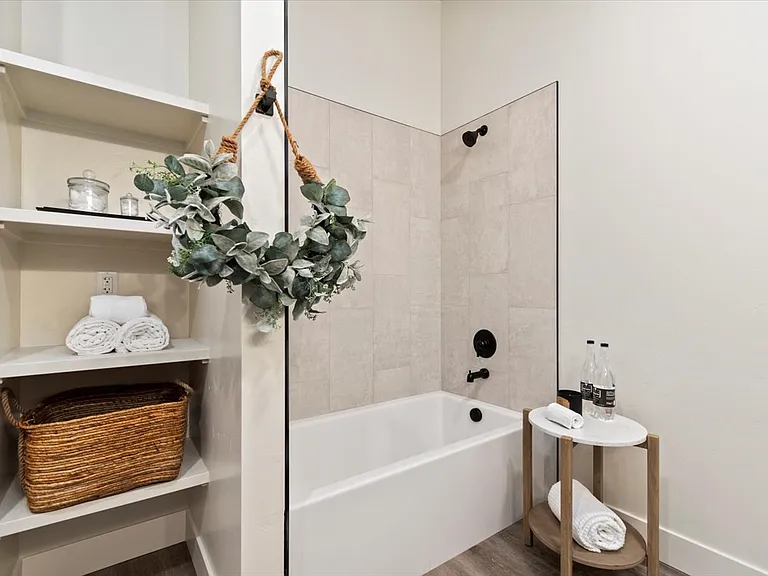 362 W London St — Photo 37