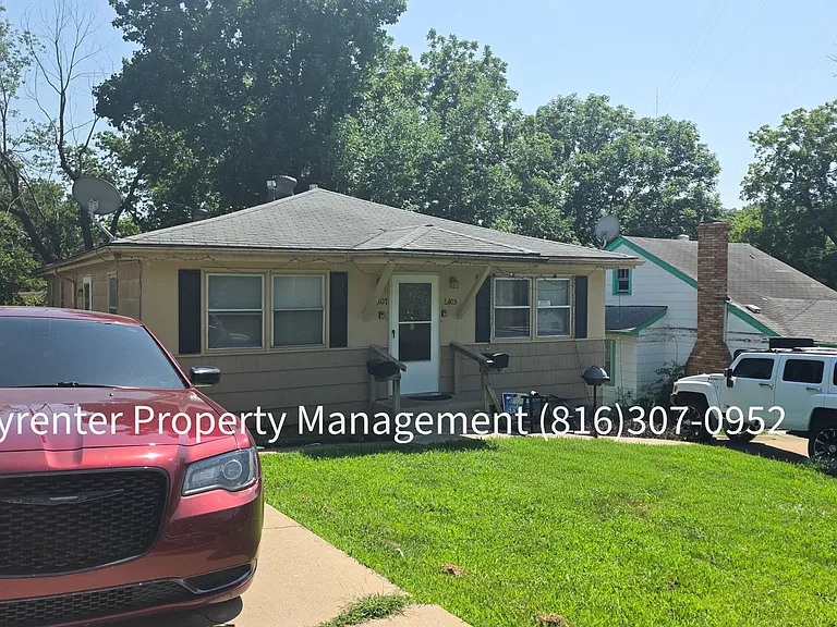 9307 E 15th St S — Photo 2