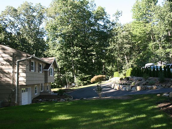 3rd image of 52 Fountain Dr
