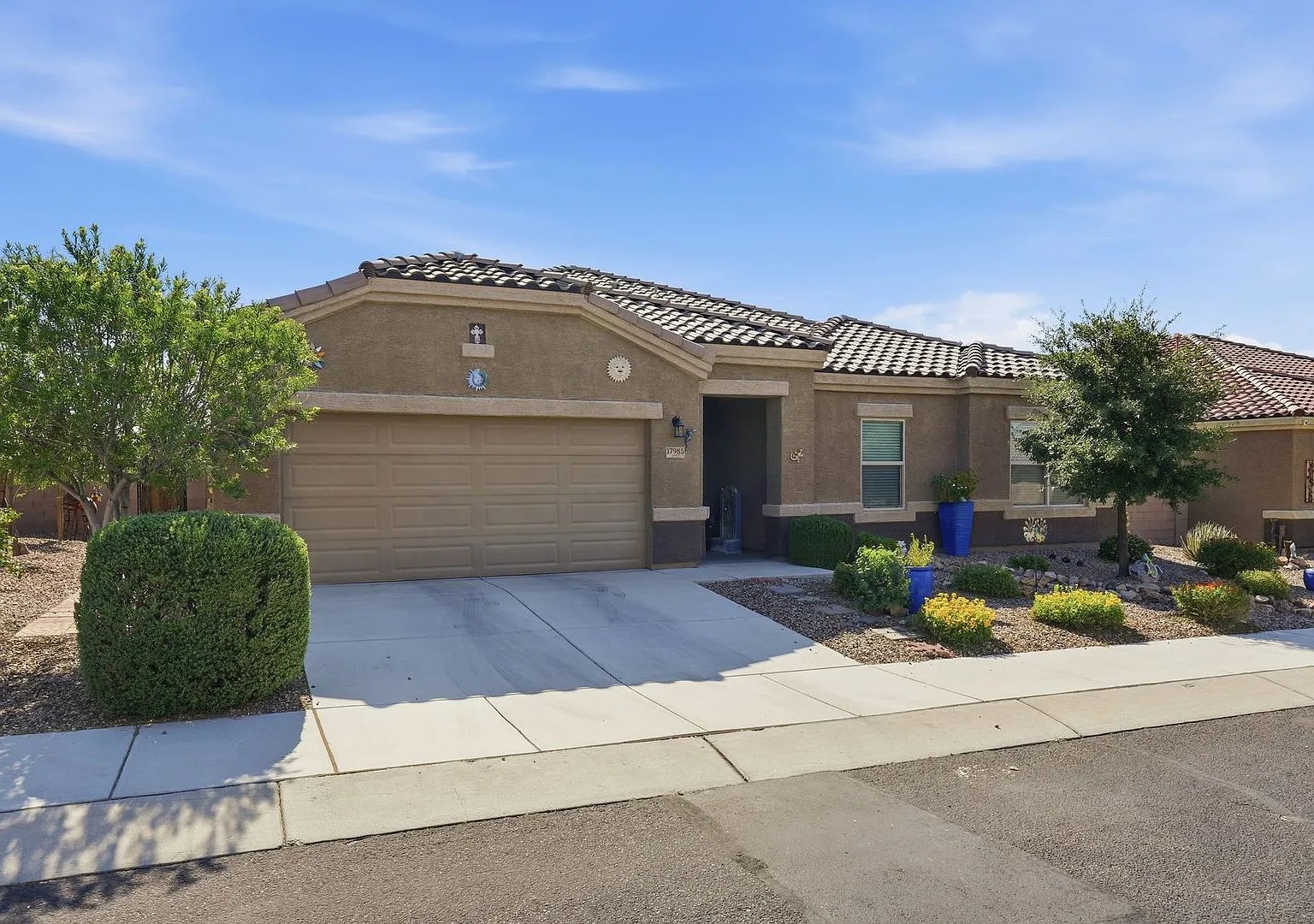 Modern 4 BR / 2 BA Tucson Retreat: Covered Pergola, Fenced Yard & 2-Car Garage — Photo 2