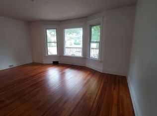 900 W Villa St, Racine, WI 53403