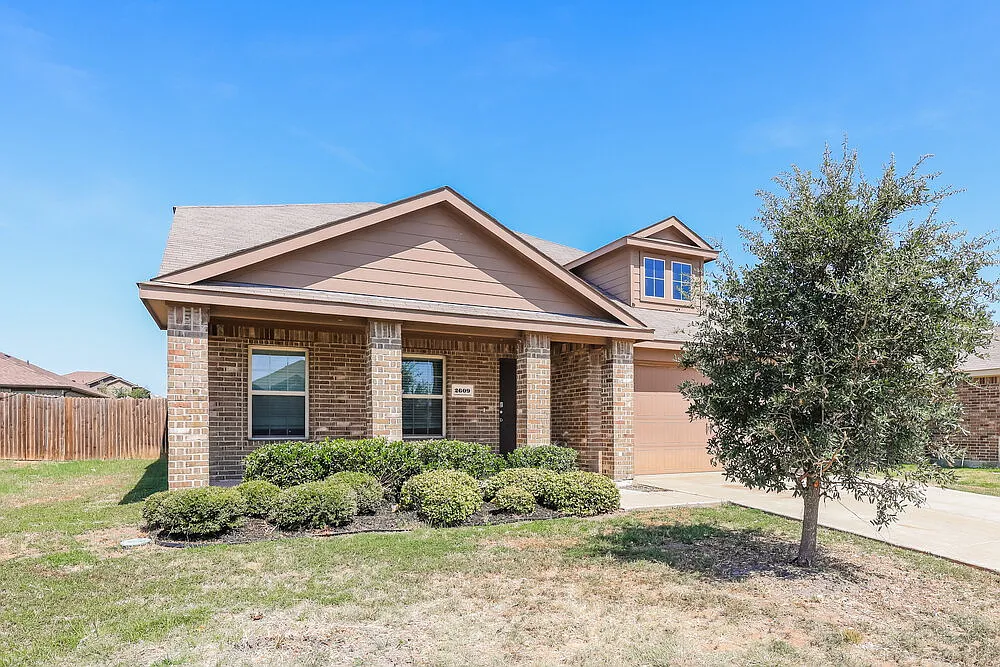 4 bed, 2.5 bath, 2119 sqft, $2,565 — Photo 4