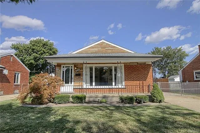 28350 Edward St photo 1