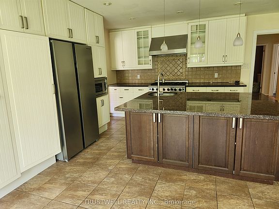 4th image of 28 Robinter Dr
