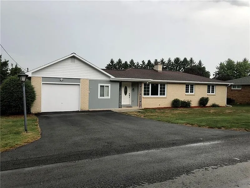 485 Hillcrest Dr photo 1