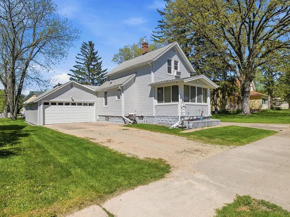 222 3rd St, Kenyon, MN 55946
