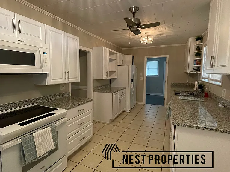 305 Clark St — Photo 2