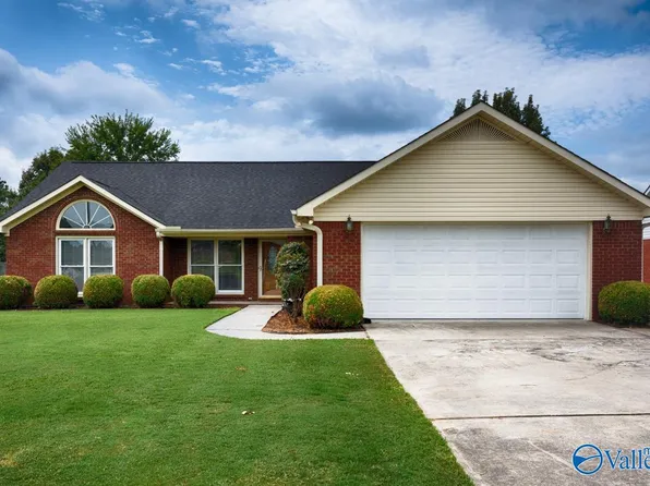 892 Pinewood Dr SW, Hartselle, AL 35640