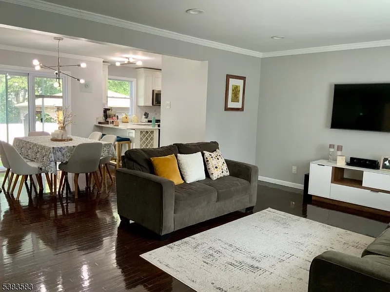 3 bed, 3.0 bath, $3,999 — Photo 3