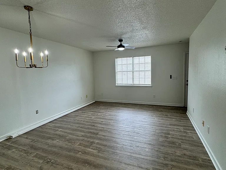 N Henderson Bend Rd NW — Photo 2