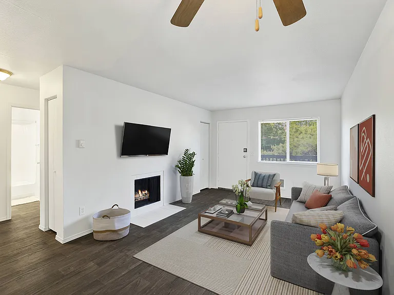 Kentwood Apartments — Photo 16