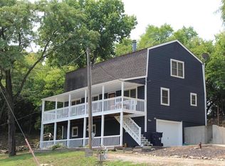 21423 227th St, Tonganoxie, KS 66086