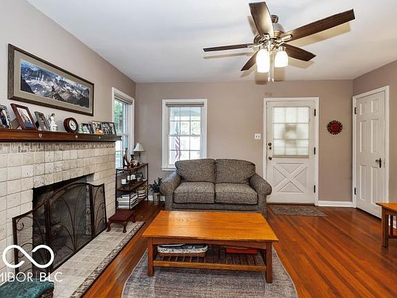 3rd image of 5413 Rosslyn Ave