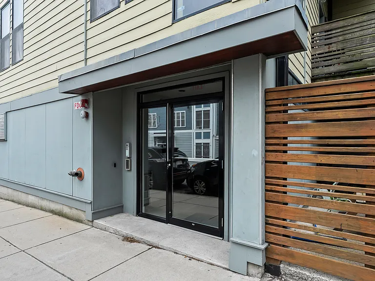 171 W 4th St #4 — Photo 23