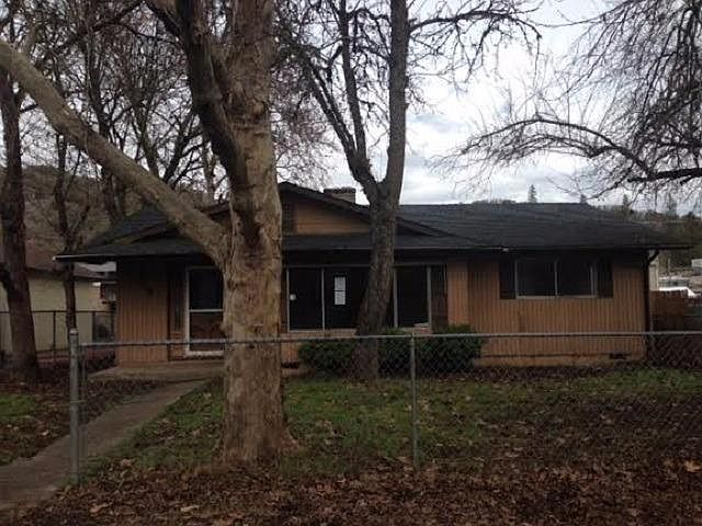 1st image of 375 N 1st Ave