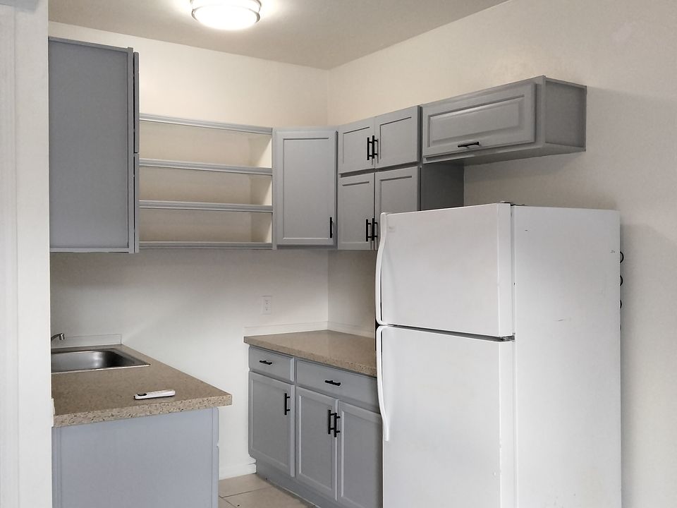1st image of 536 N Grand Ave #15