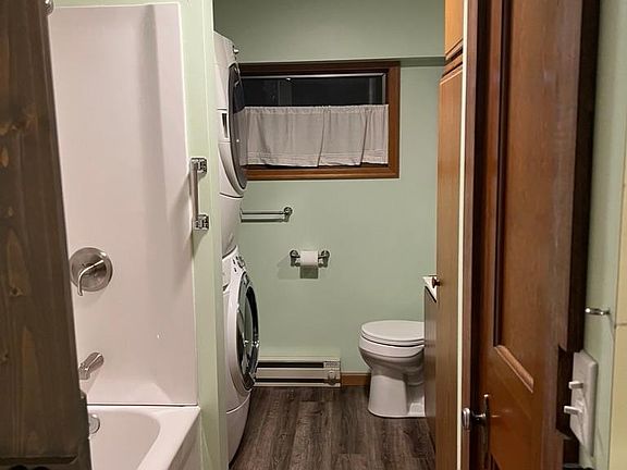 Bathroom with washer/ dryer unit