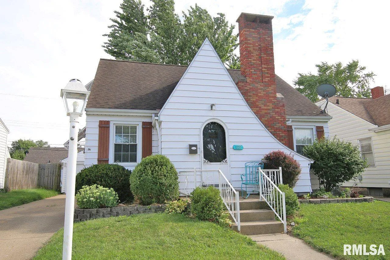 1322 W Margaret Ave photo 1