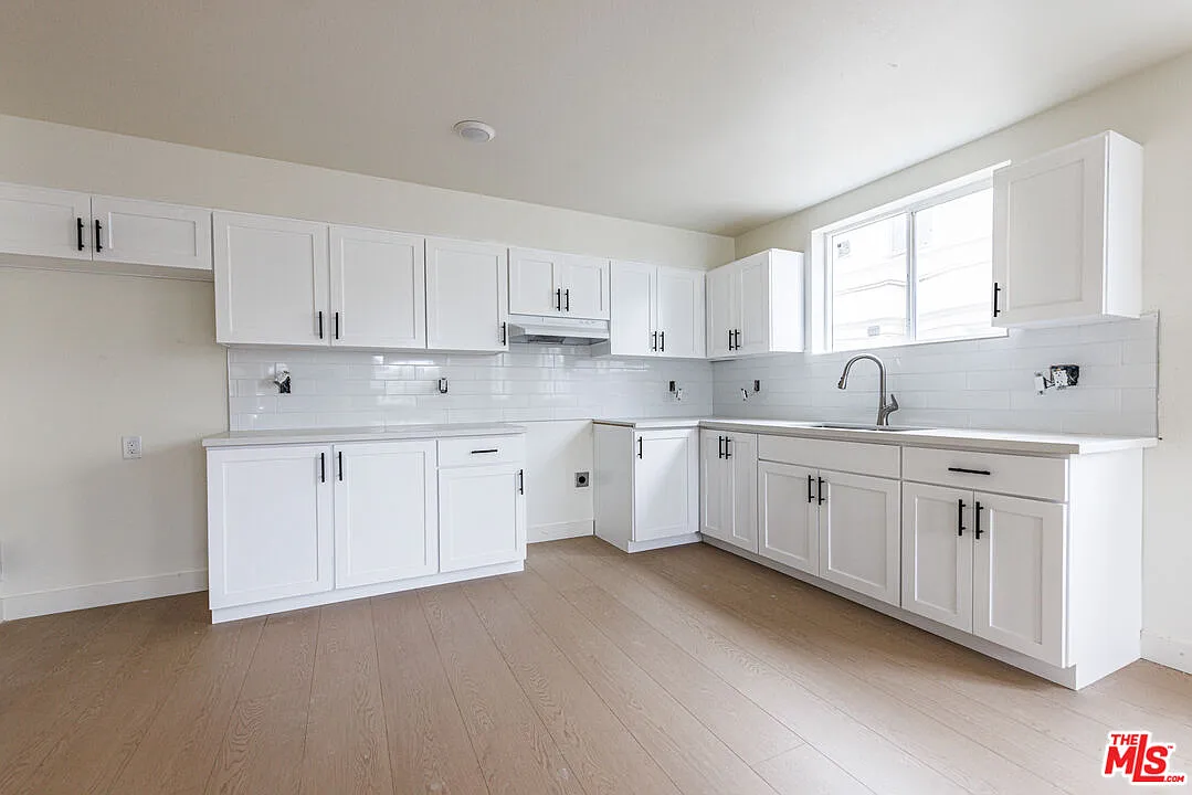 16 bed, 9.0 bath, 6677 sqft, $19,200 — Photo 2