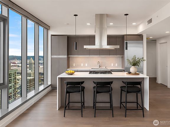 2nd image of 800 Columbia Street #2906