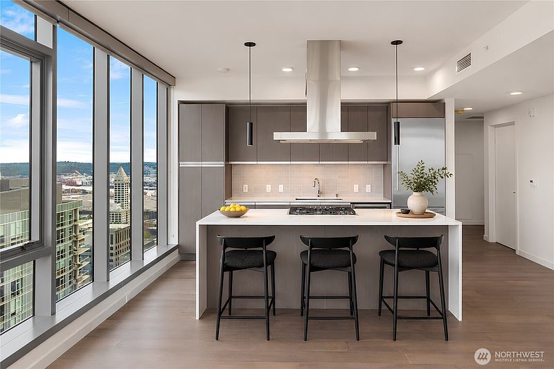 2nd image of 800 Columbia Street #2906