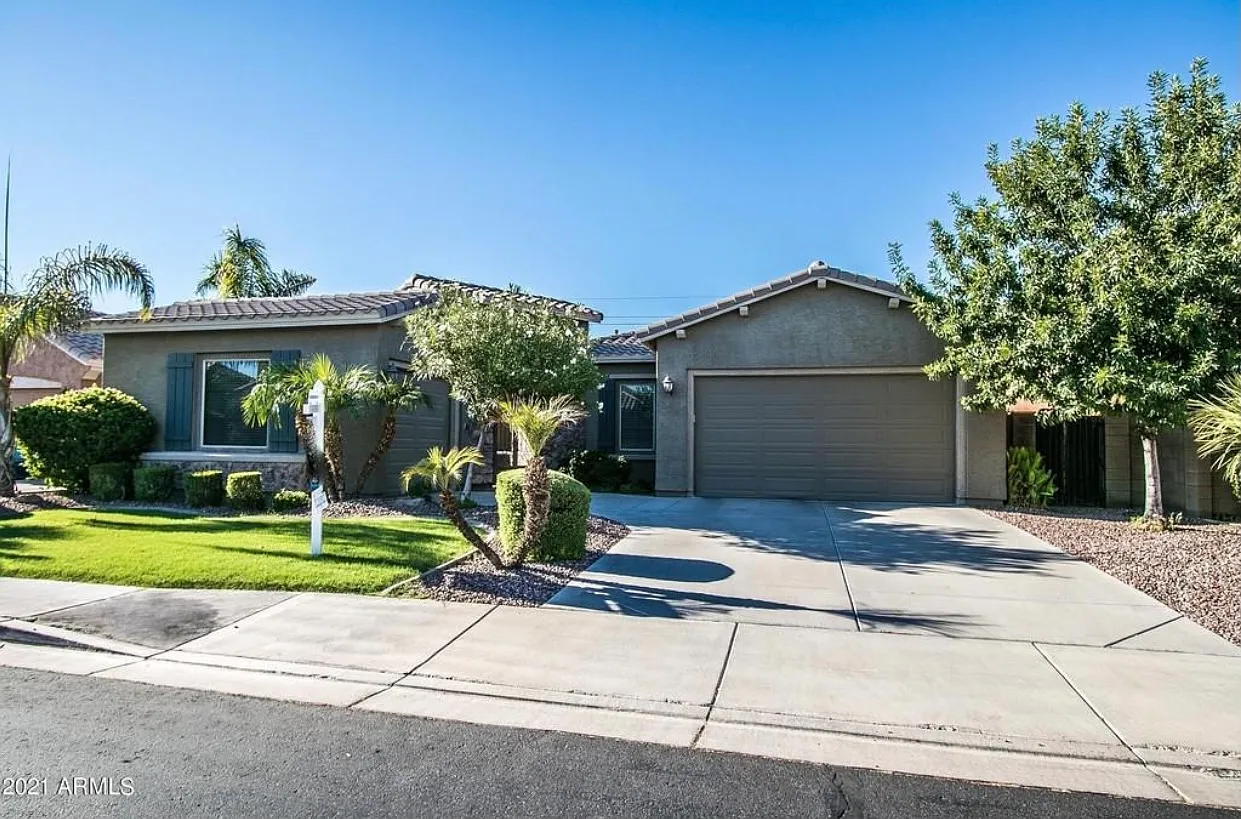 4 bed, 2.5 bath, 2609 sqft, $3,950 — Photo 4