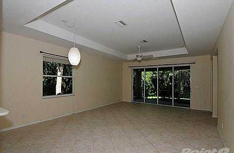 5th image of 3215 Village Ln
