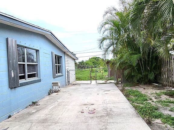 2nd image of 1068 Barclay Dr