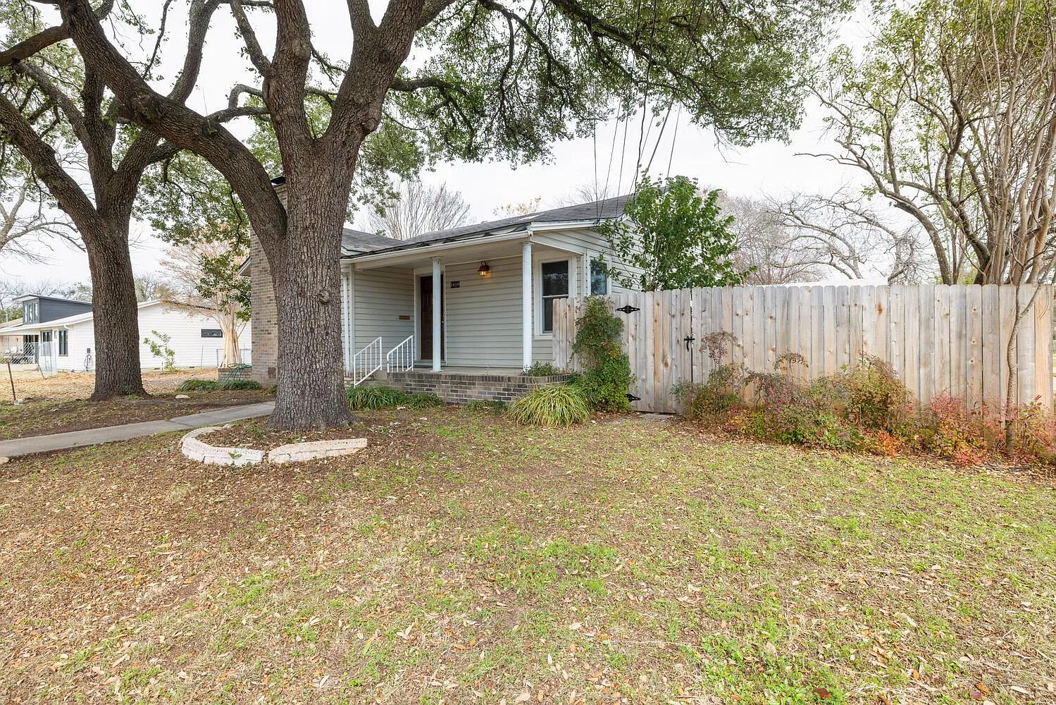 3 bed, 2.0 bath, 1400 sqft, $3,250 — Photo 3