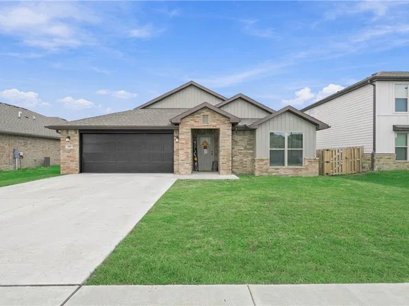 2041 Bluestem Dr, Centerton, AR 72719