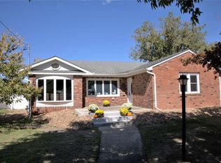 30 E Neptune Ave, Lindenhurst, NY 11757