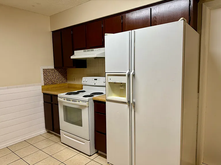 930 Century Dr — Photo 21