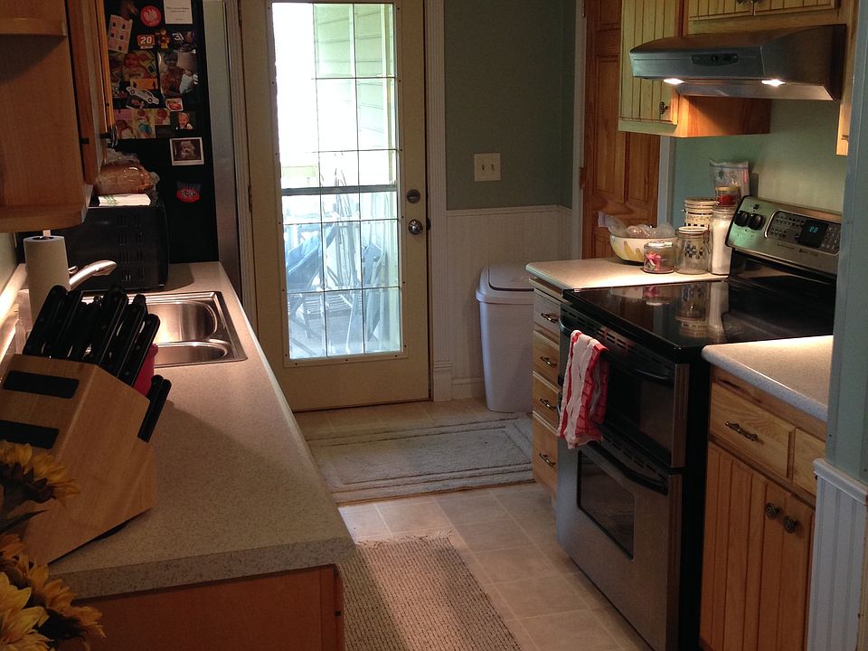 Remodeled kitchen with high end appliances, double oven, cou