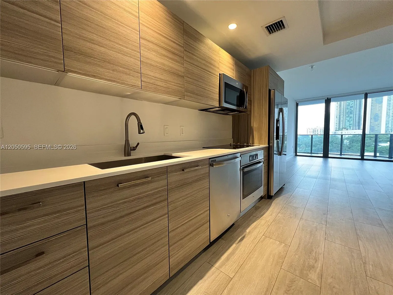 3401 Midtown Condo — Photo 2