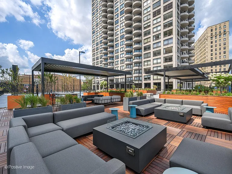 2020 N Lincoln Park W #32K — Photo 18