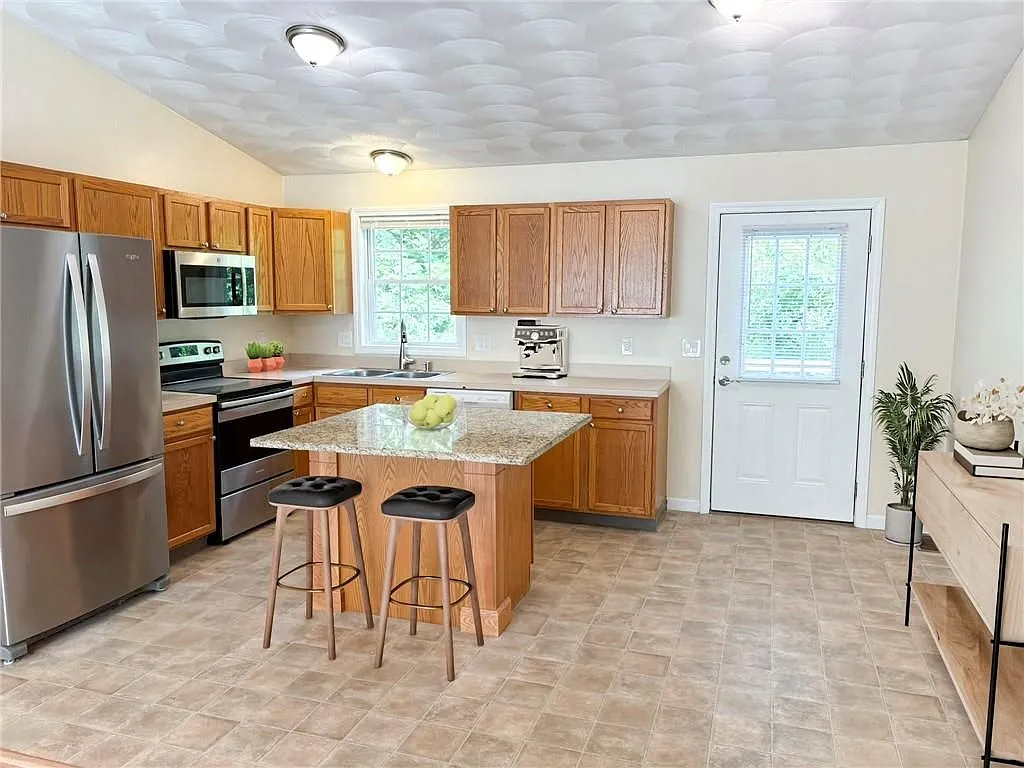 3 bed, 2.0 bath, 1092 sqft, $2,500 — Photo 4
