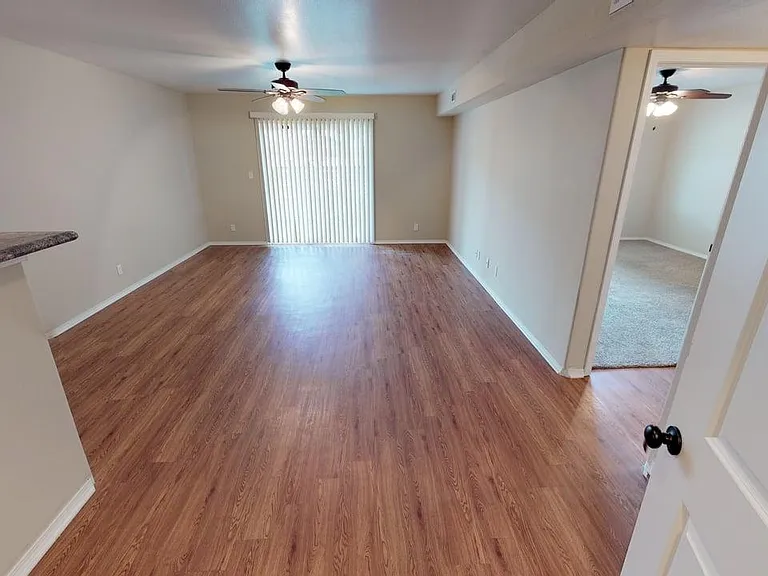 Metroplex Apartments — Photo 40
