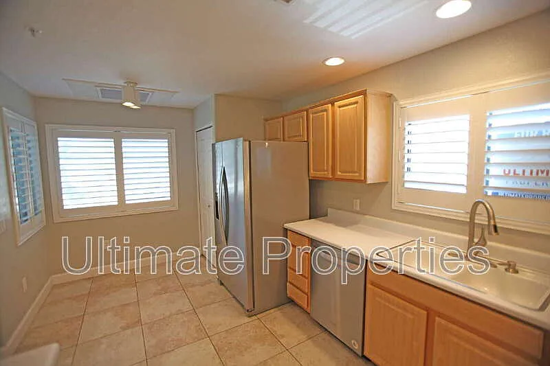 2 bed, 1.5 bath, 1302 sqft, $1,995 — Photo 4