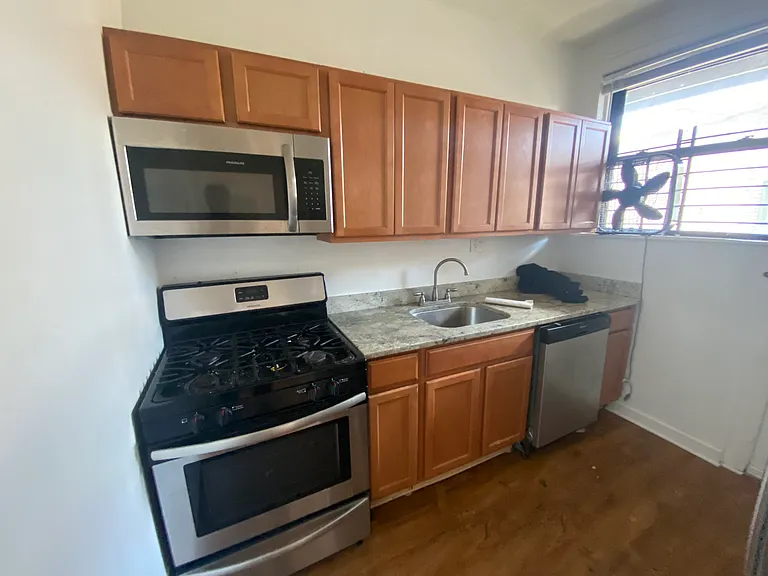 1239 W Greenleaf Ave #3S — Photo 7