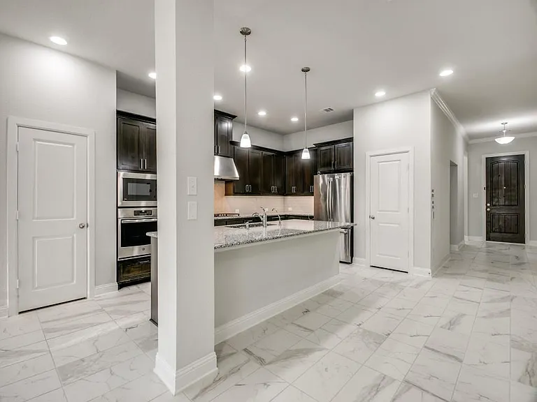 2717 Trinity Trail Way — Photo 4