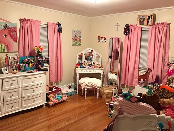 Bedroom main floor 